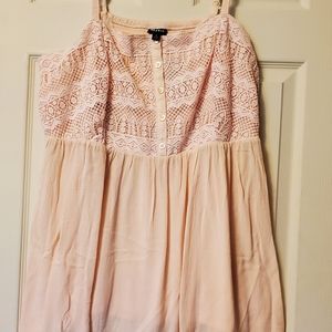 Size 3 Torrid camisole in pale peach
